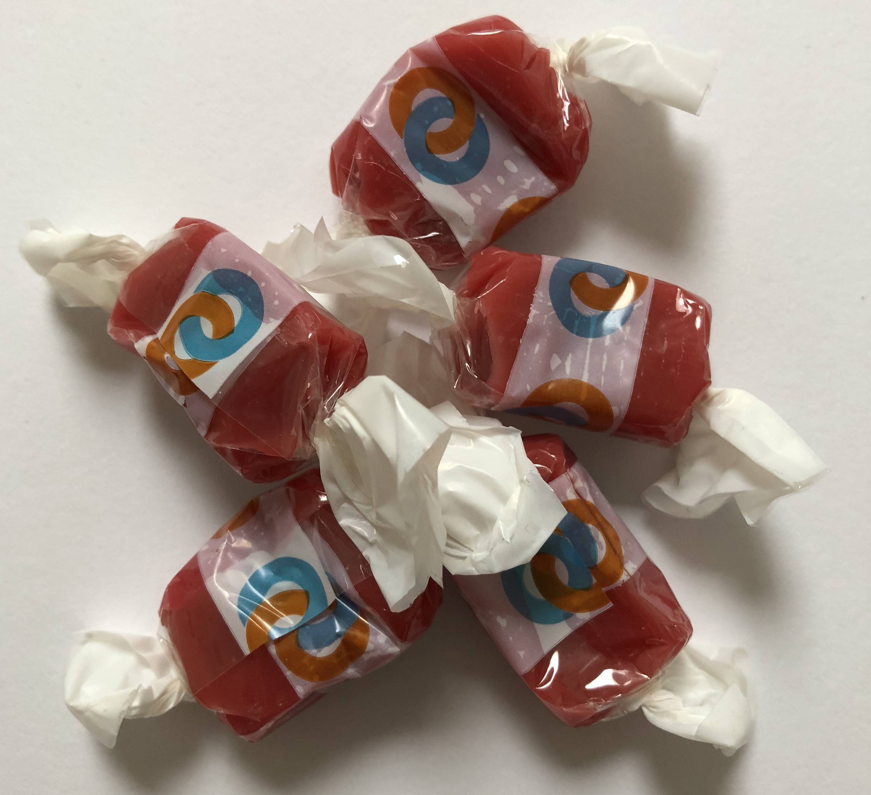 Karameller med logo på papir (pris pr. kg)
