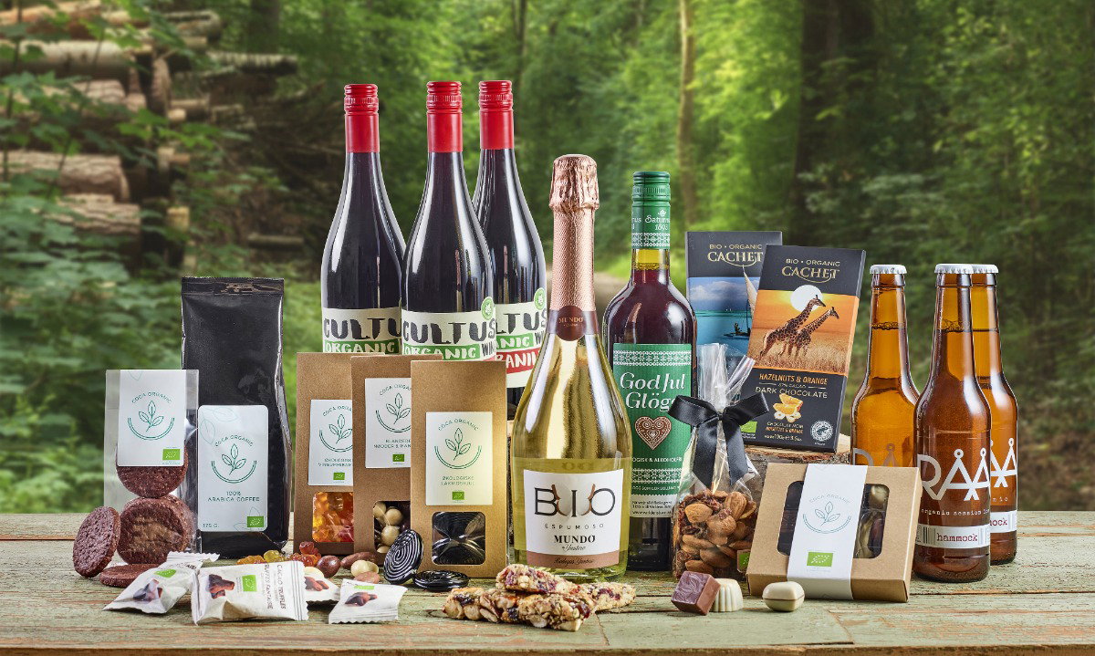 Stor ØKO gavekurv med 3 fl. økologisk vin, 3 fl. øl, økologisk Glögg, chokolade, kaffe og slik